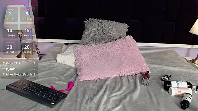 Ellie_Dollie live cam on StripChat