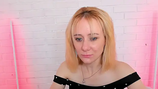 NikaBond live cam on StripChat
