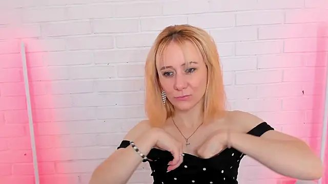NikaBond live cam on StripChat