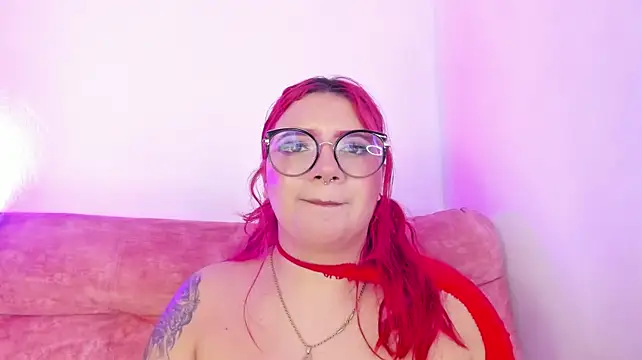 MelannyCurvy webcam