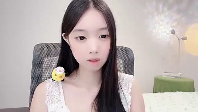 Yoyo33355 live cam on StripChat