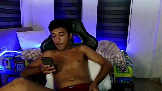Spicy_RowyCam live cam on StripChat