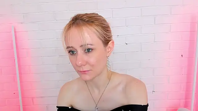 NikaBond live cam on StripChat
