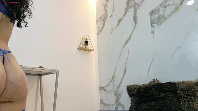 Ali_Monroe