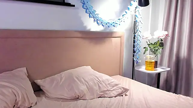 EvelynPoole live cam preview
