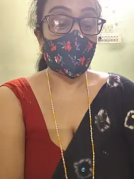 HoneyNila live cam preview