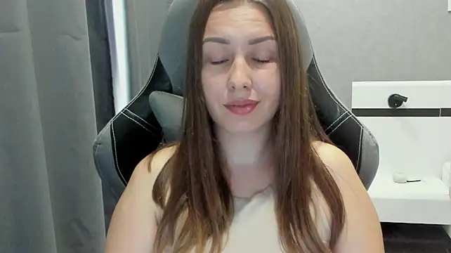 Mia_shy1 webcam