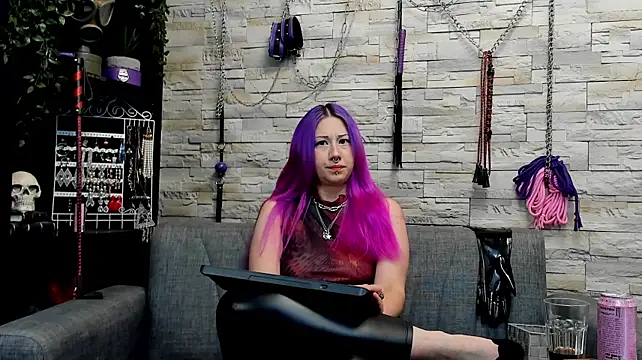 Miss_Kaz webcam