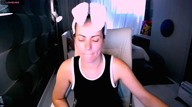EmmmaLuxe webcam