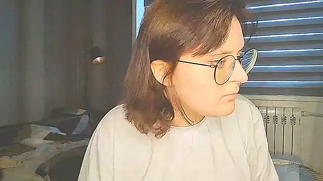 LilyRavelle webcam