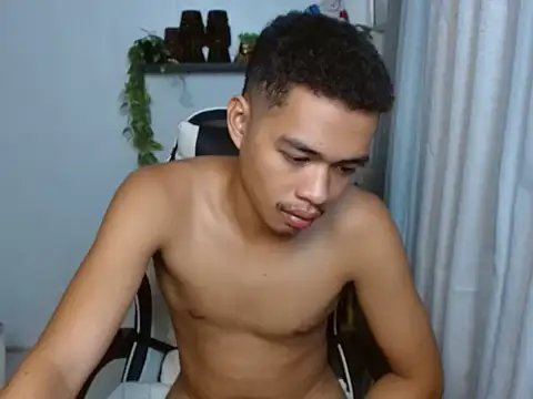 curlyasian_njxx webcam