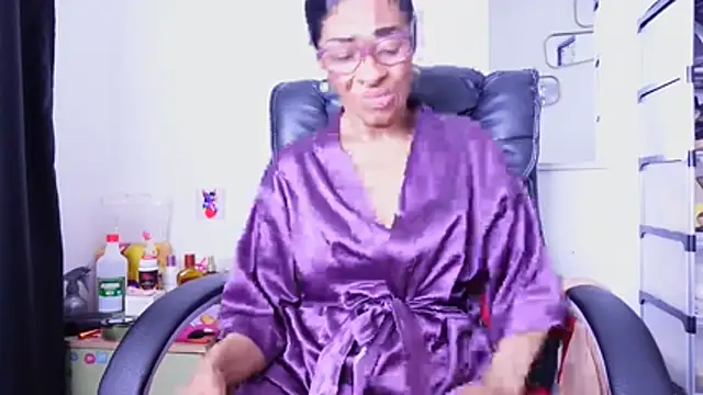 Aries_Mature webcam