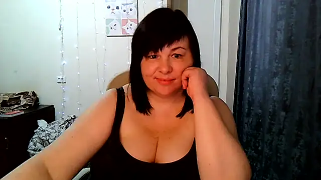 EmilyaLooo live cam on StripChat