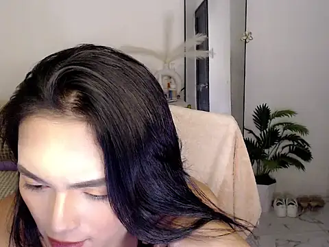 miya_khali live cam on StripChat