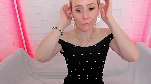 NikaBond 🕰 webcam chat