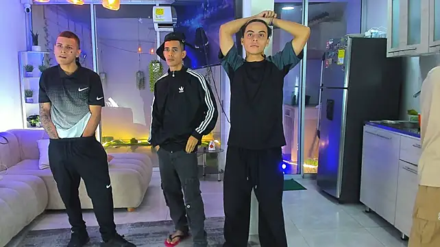 Houseofwarrios's Colombian male cam and chat room