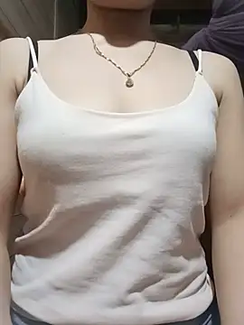 LucyyLy webcam