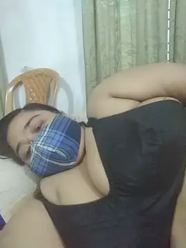 momo_loves webcam