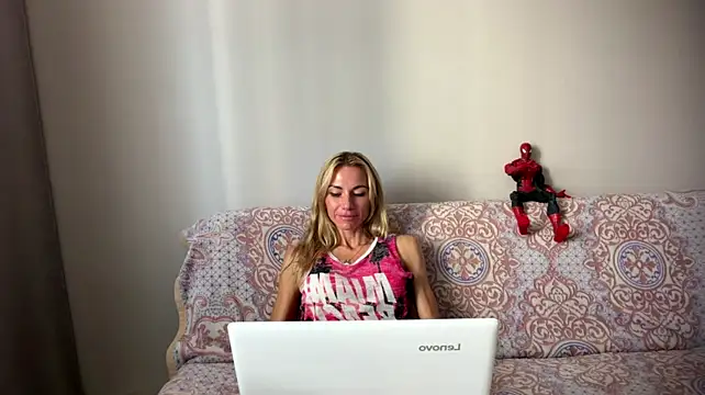 NickyGlow webcam