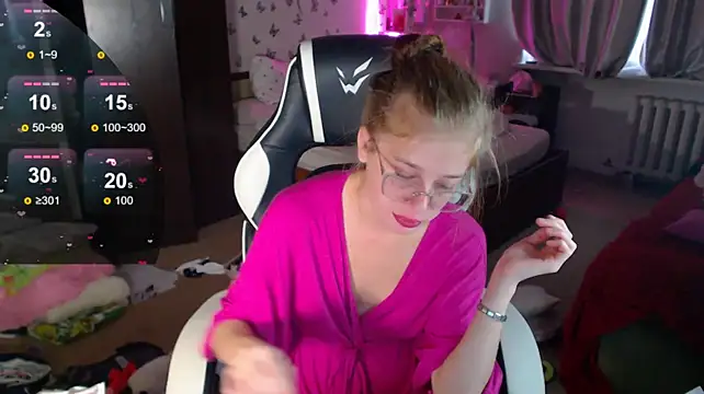 Kira_honeyy live cam on StripChat
