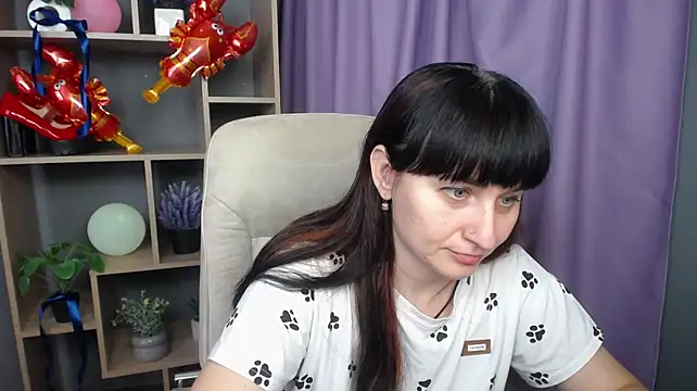 NinaFlawlees webcam