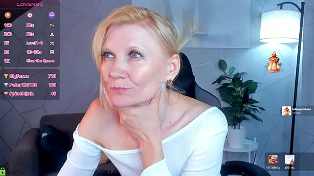 Julie_Lucas