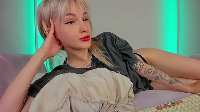 LisaFoxyMe webcam