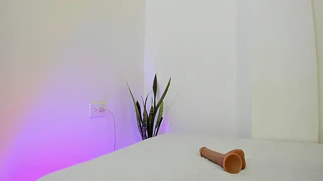 litle_slut webcam