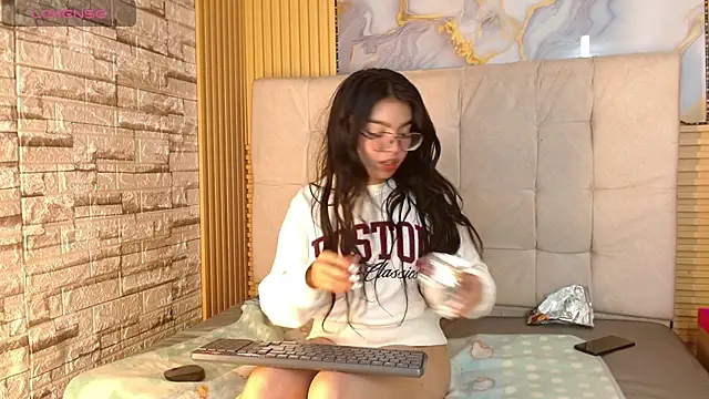 mia_monroepri webcam