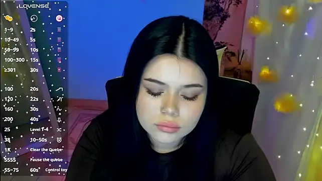 Mona_Esty webcam