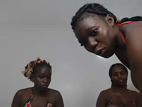 leila_aria webcam