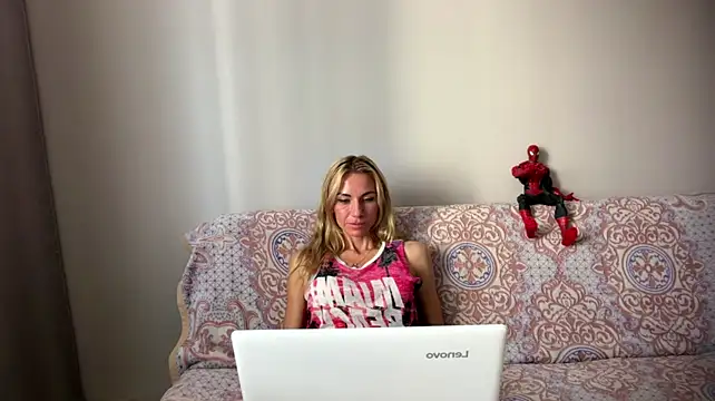 NickyGlow webcam