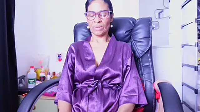Aries_Mature webcam