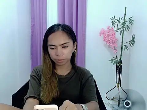 ur_asianhotleah webcam