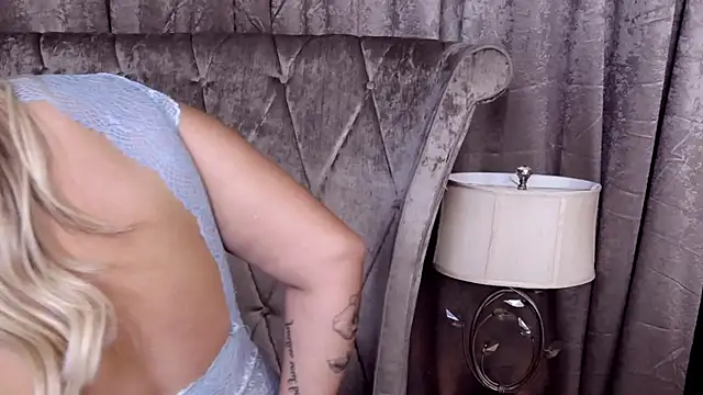 BustyGizelle webcam