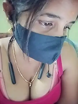 Tamil_Rani- live cam on StripChat
