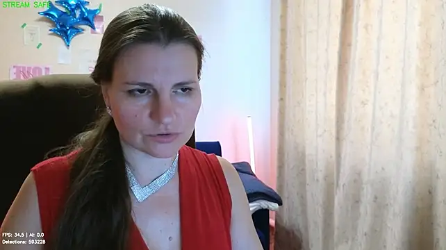 Mirabelle_Velvet webcam