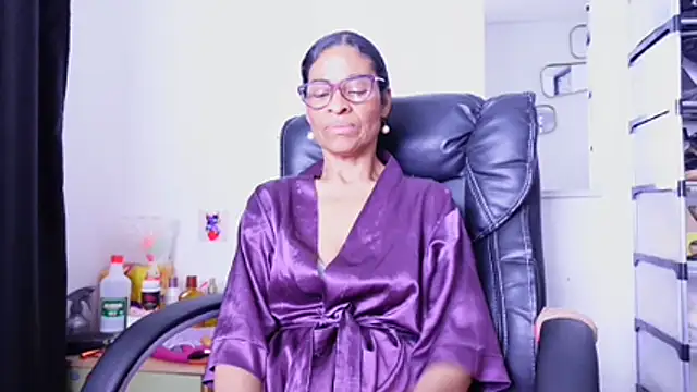 Aries_Mature webcam