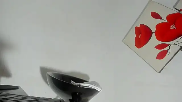 Jesshot_bigcock20cm