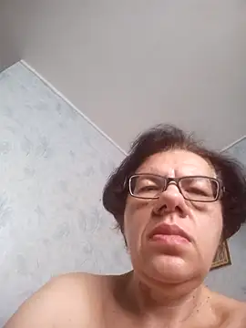 Olena72531 webcam