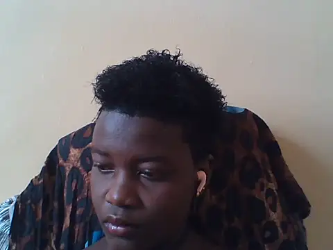 Pretty-Leaa