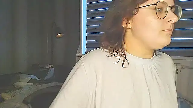 LilyRavelle live cam preview