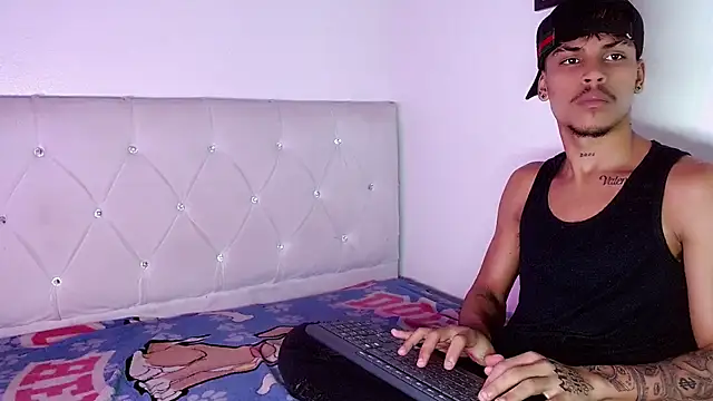 Angel_foxc13 live cam on StripChat