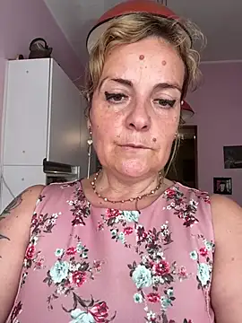 Sunbelxx live cam on StripChat