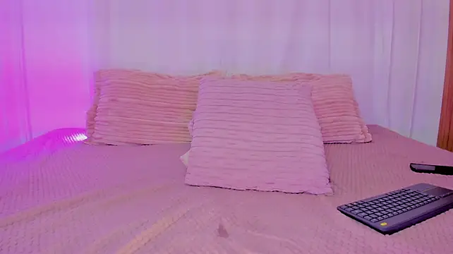 Yoursecrttgirl live cam on StripChat