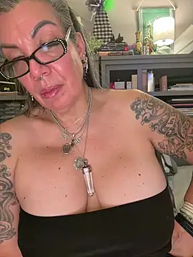 dieseldame1313 live cam preview
