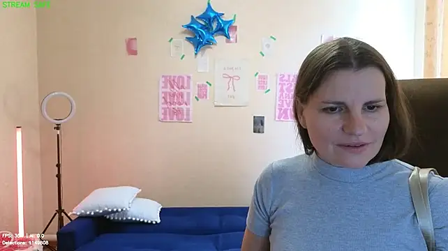 Mirabelle_Velvet webcam