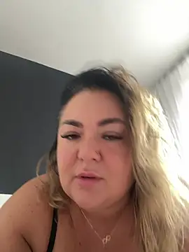 MikyVesela live cam on StripChat