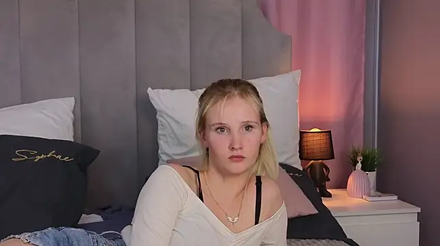 CrystalLili webcam