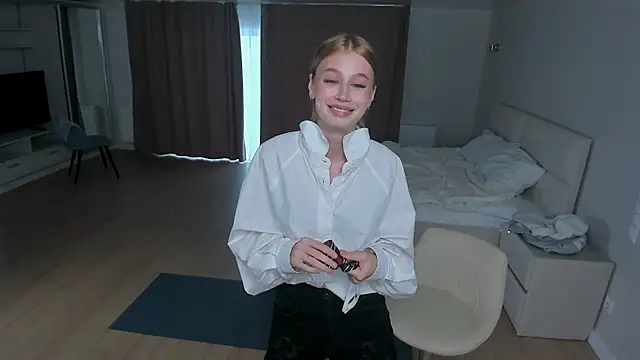 JunieAmert webcam